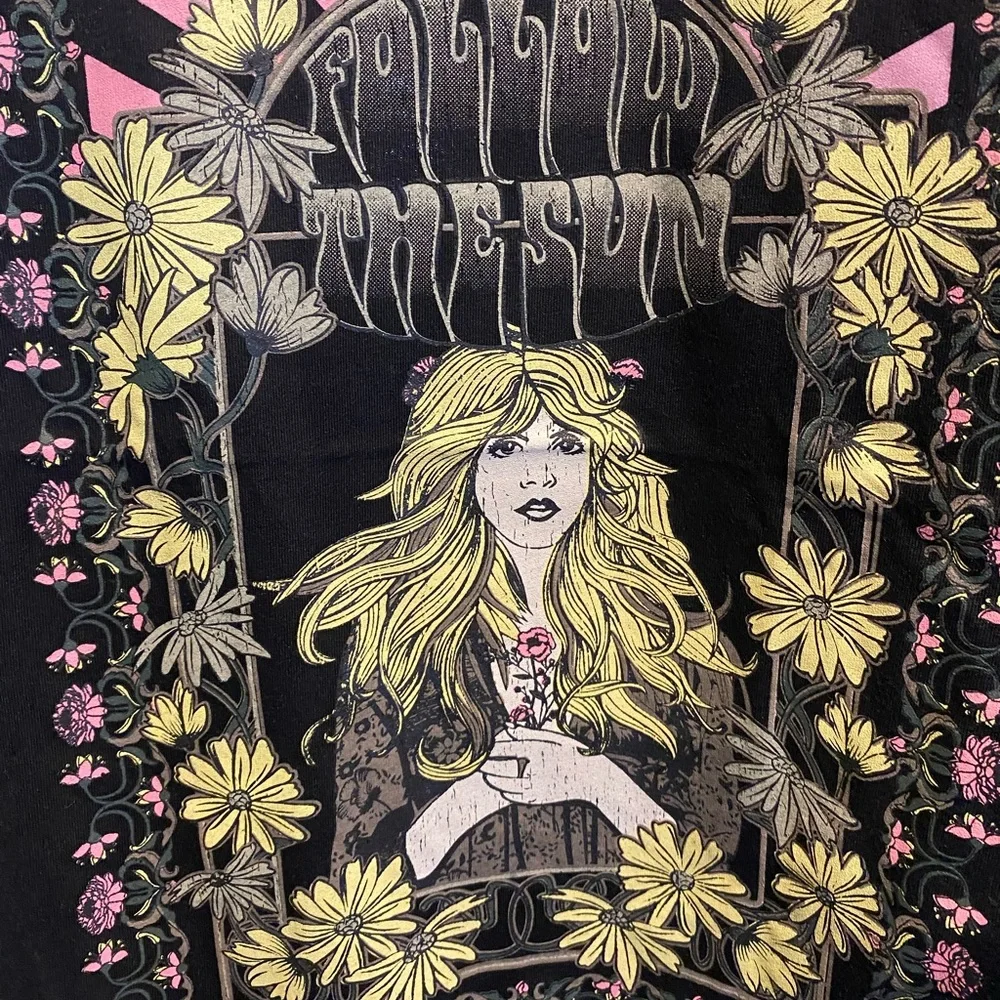 SOLD OUT Stevie Nicks Follow the Sun Graphic Concert Tee - Picture 6 of 7